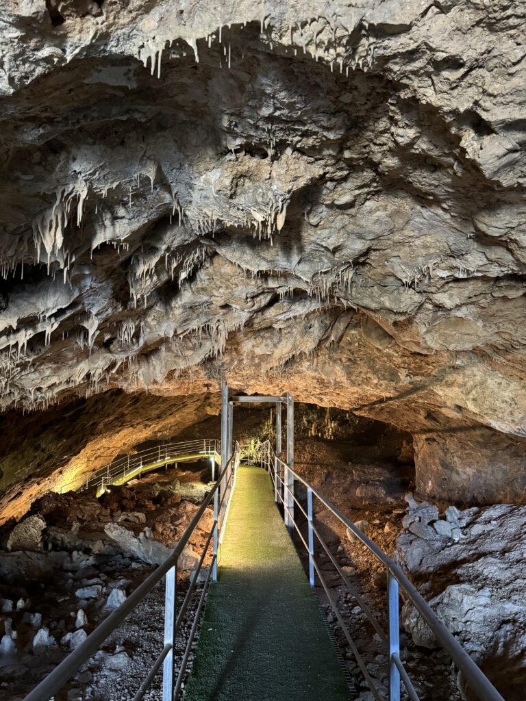 La Cueva del Estrecho de Villares del Saz